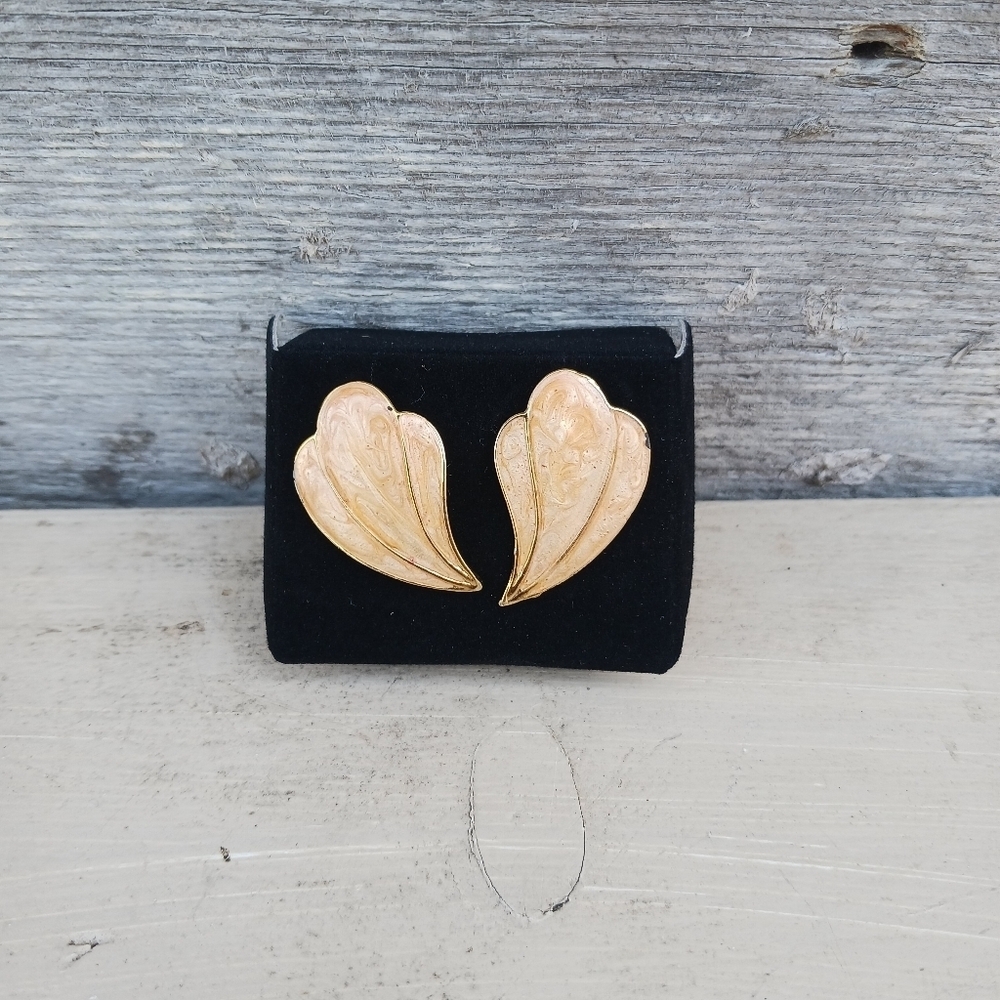 Vintage 1980s Enamel Peach Swirl‎ Gold Tone Stud Earrings Curved